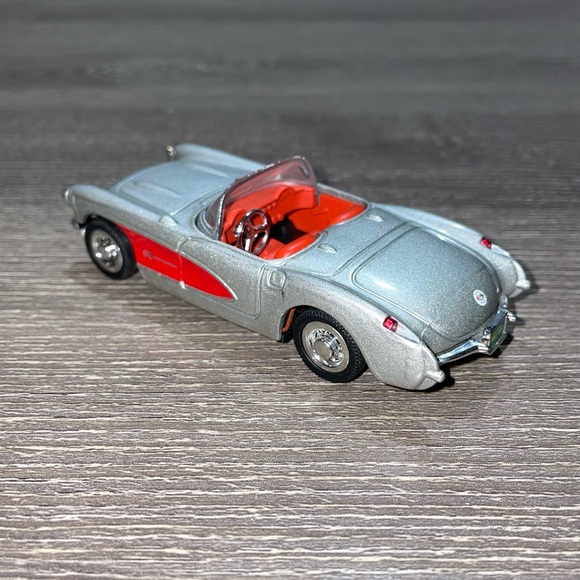 NEW RAY 1967 Chevy Corvette Silver Red Convertible Diecast Model Car 1/43 Scale - Picture 3 of 9
